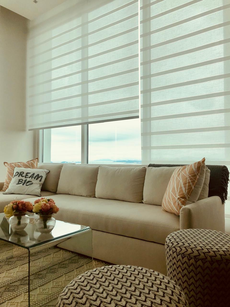 Cortinas para sala profesionales - control de luz natural
